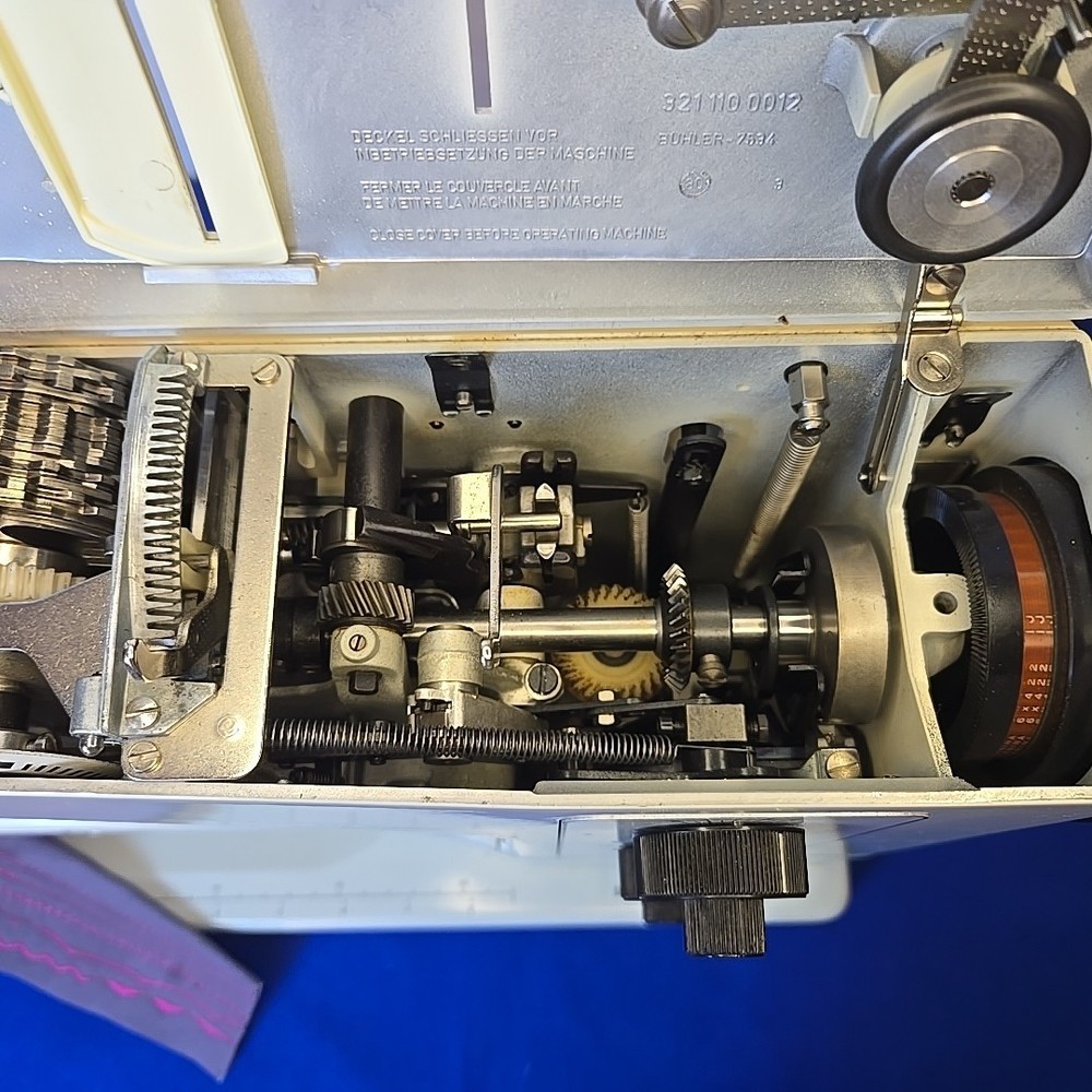 Bernina 830 Record Sewing Machine with Case, Pedal, Accessories EXCELLENT