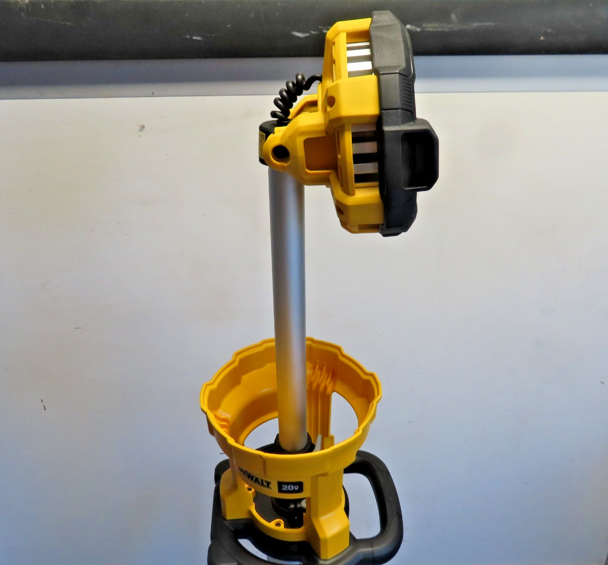 Dewalt DCL079 20v Max Cordless Tri-Pod LED Job Site Work Light (Tool Only)