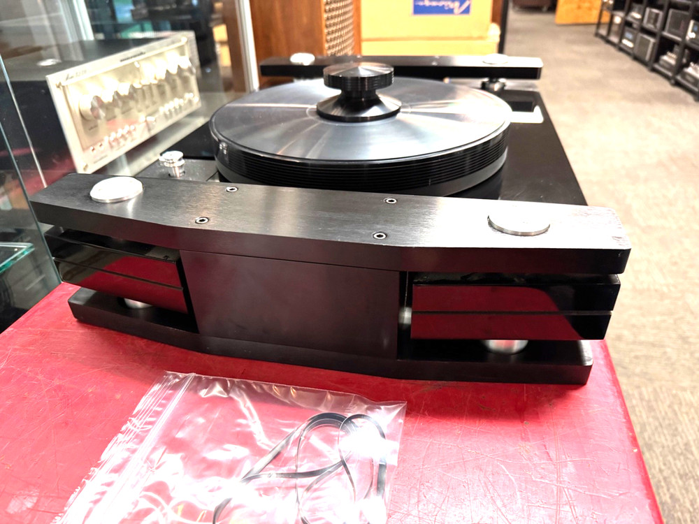 Basis Ovation turntable with dust cover