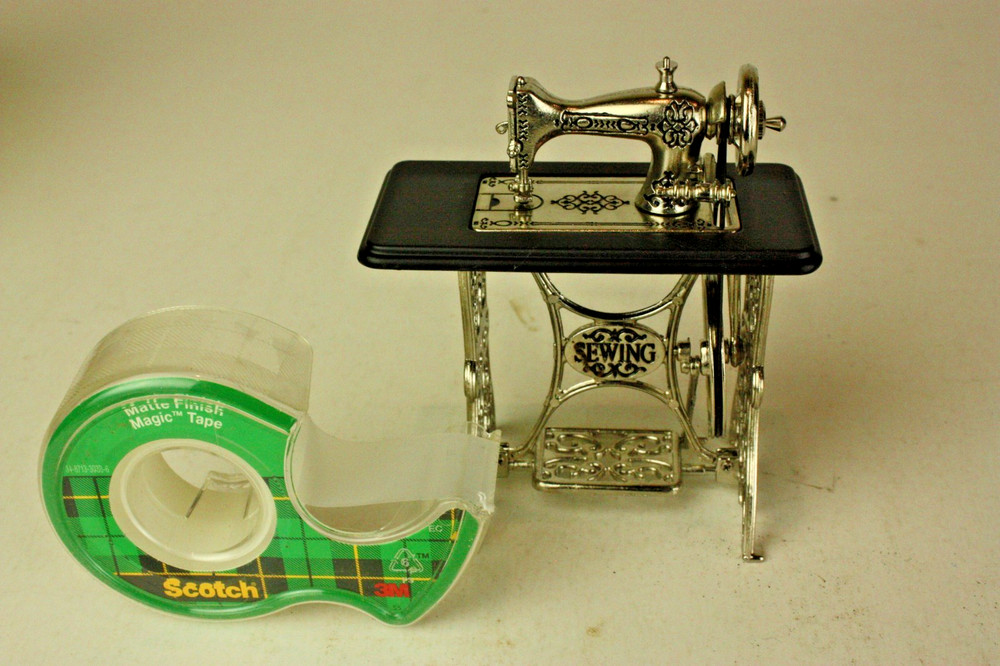 Die Cast Mini Sewing Machine - Treadle - Moving Parts - Original Box
