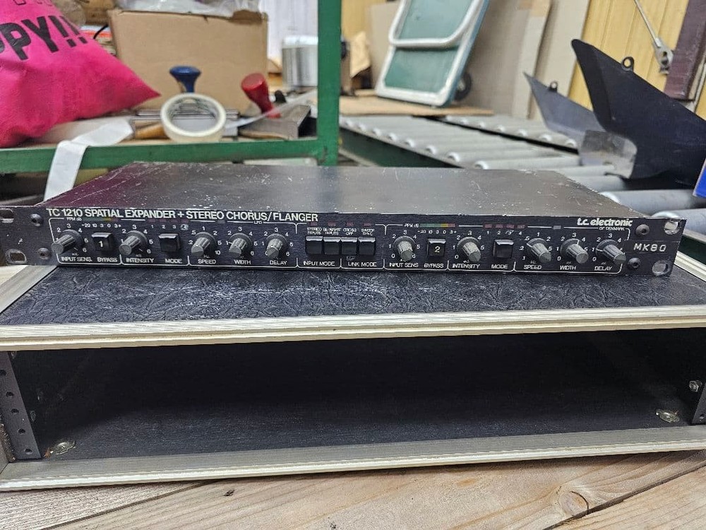 T.C.ELECTRONIC CHORUS TC1210 688258