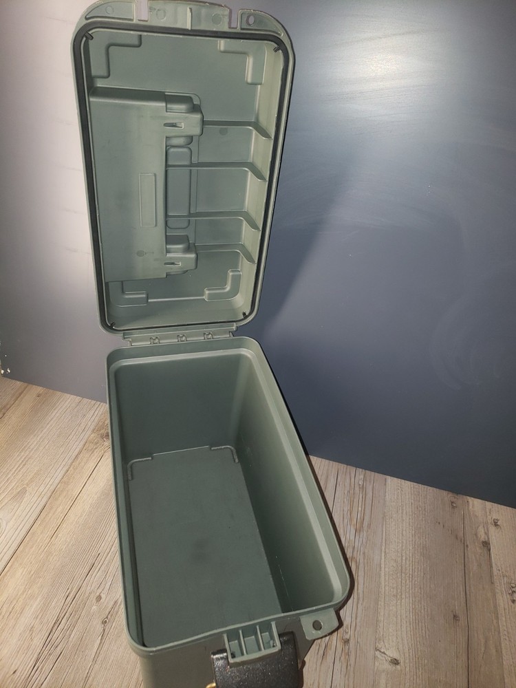 Cabelas Utility Box Green