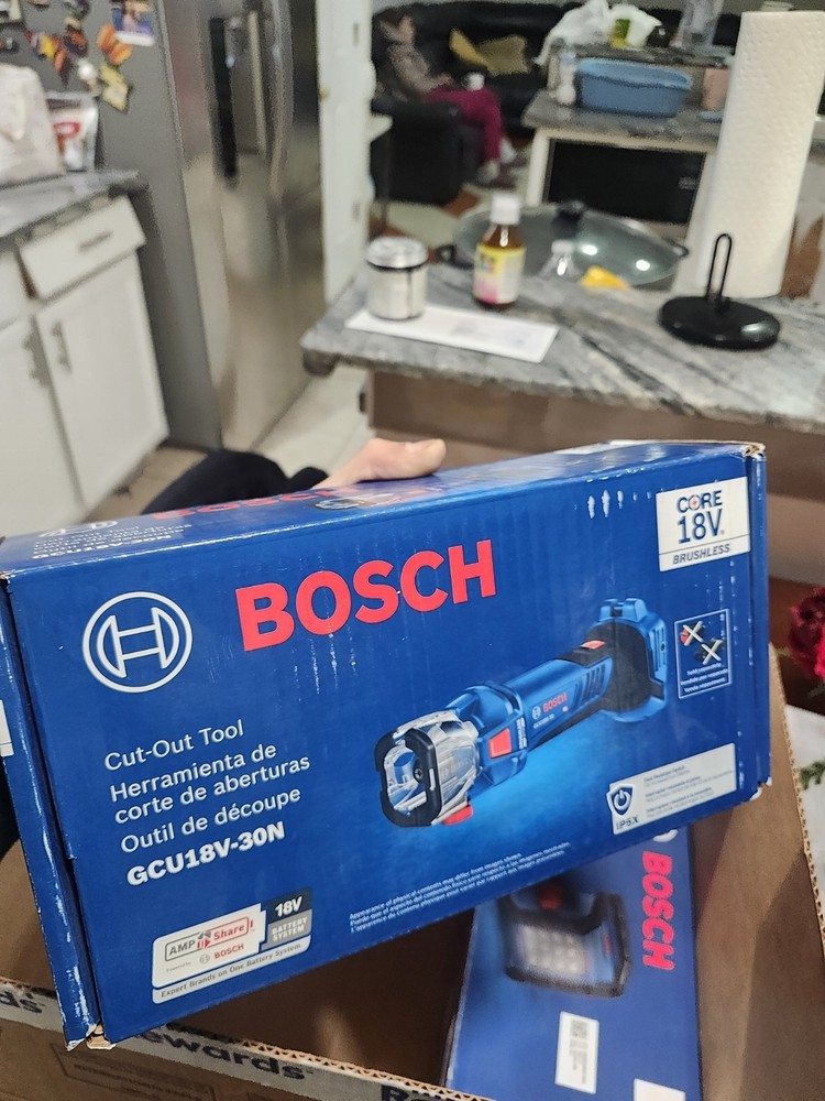 Bosch GCU18V-30 Cordless Cut-Out Tool