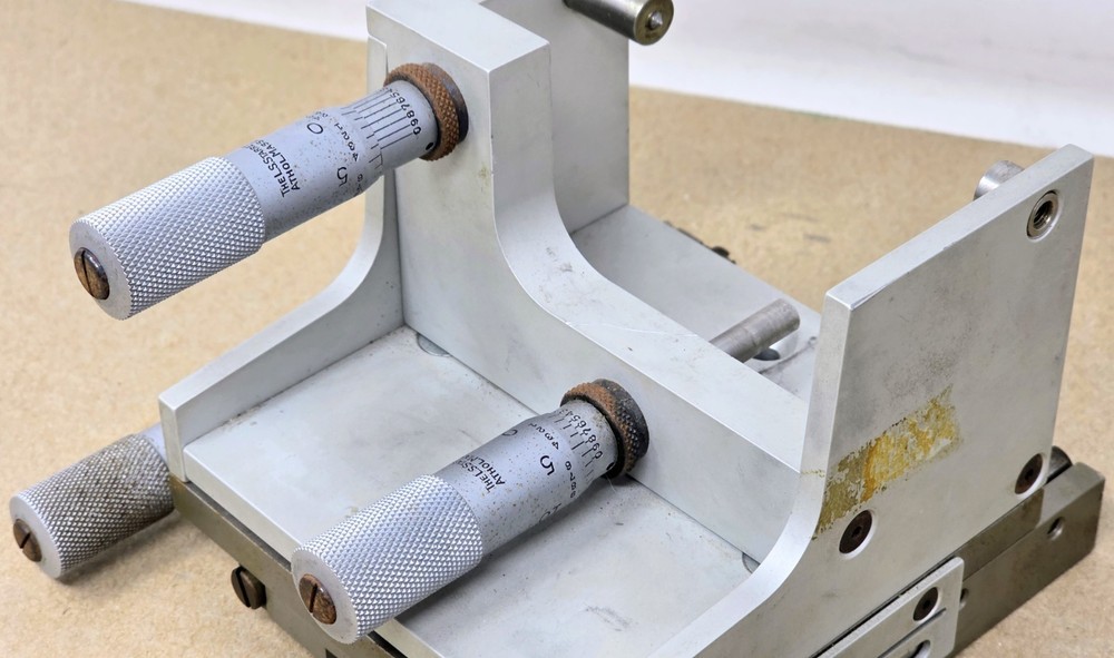 Platform Stage w/ 3x Starrett