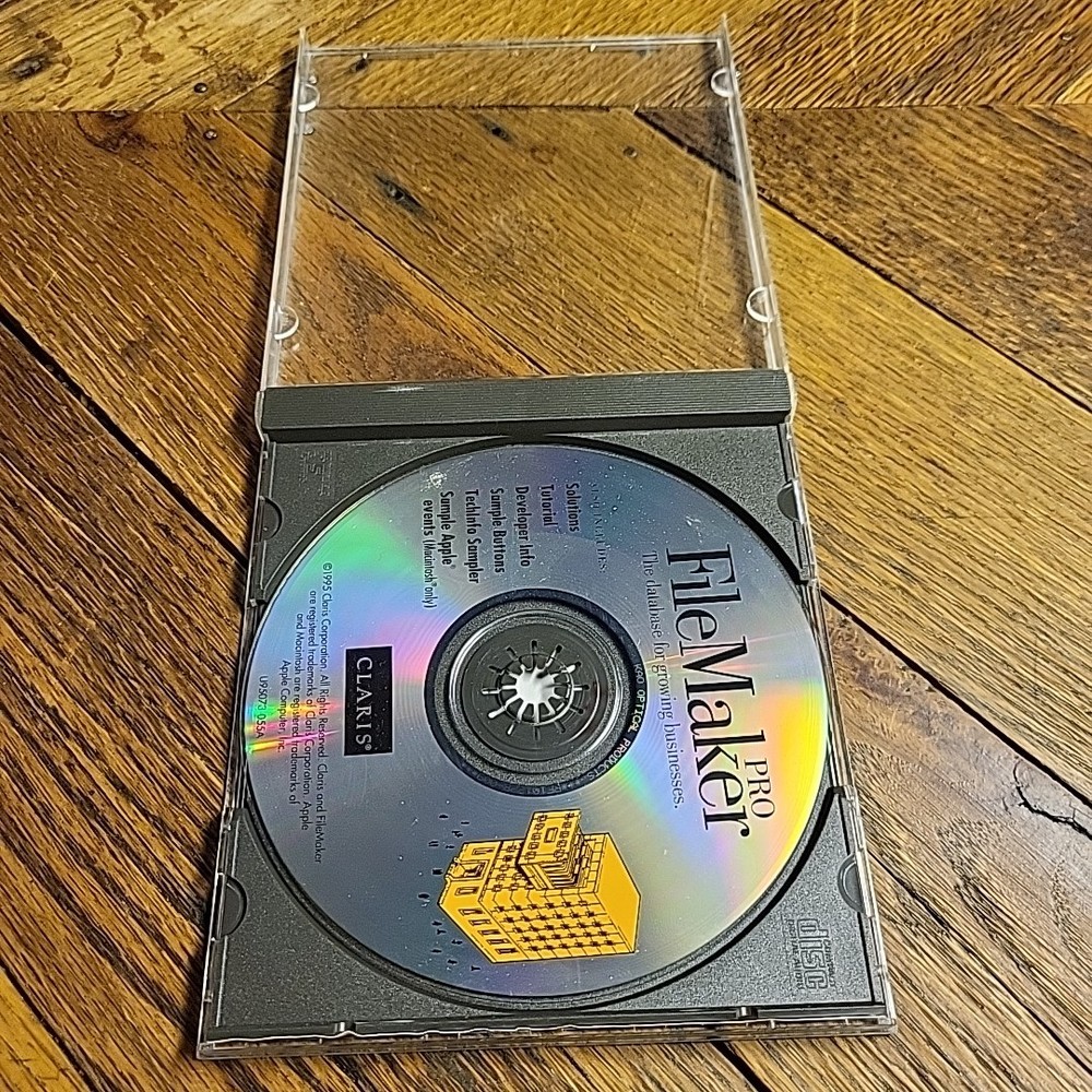 Claris Pro FileMaker 1995 PC MAC CD Software Powerful Data Management