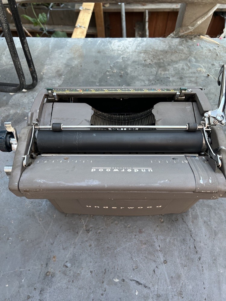 Antique UNDERWOOD SX Model TYPEWRITER Gray work