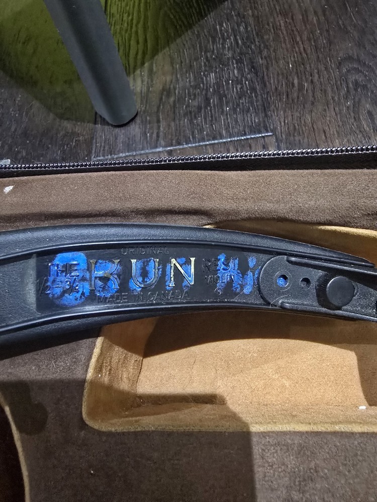 Universal 3/4 Student Violin KUN-Made in Canada