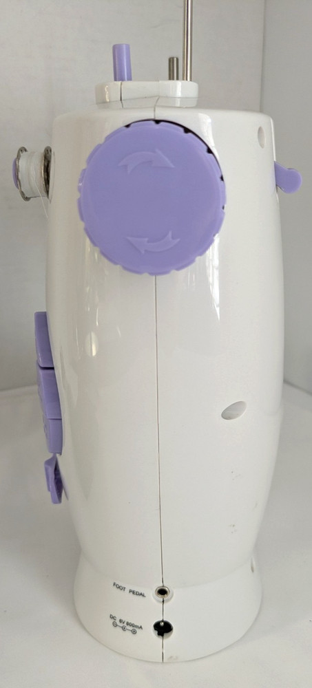White Sew E-Z Model W338 Mini Sewing Machine with Accessories