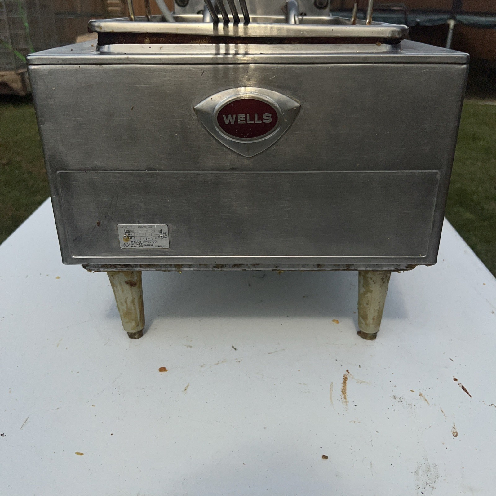 Wells F-49 Countertop 15lb Low Wattage Single Basket Electric Fryer A