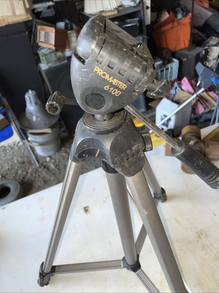 Pro Master 6100 Tripod w/ Quick Release Plate