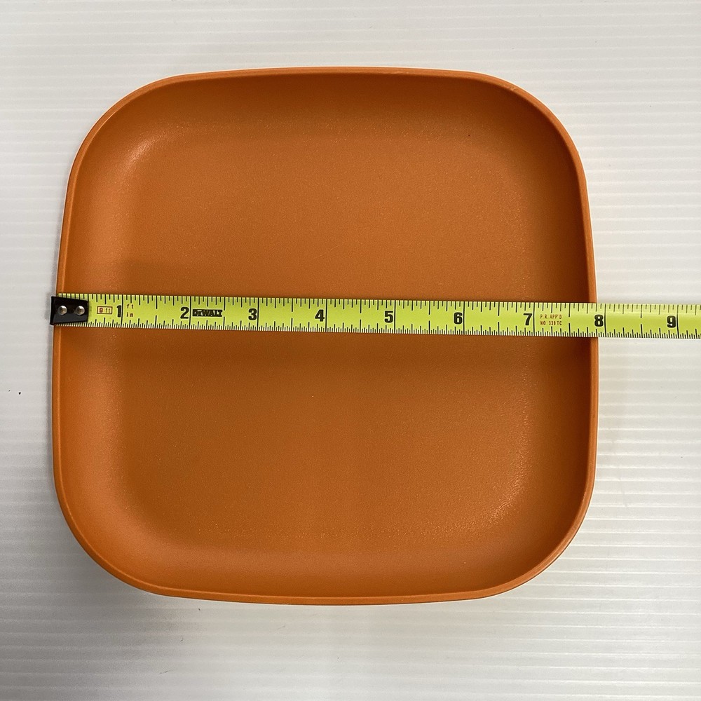 Tupperware Set Of 8 Plates 8” & 6 Cups