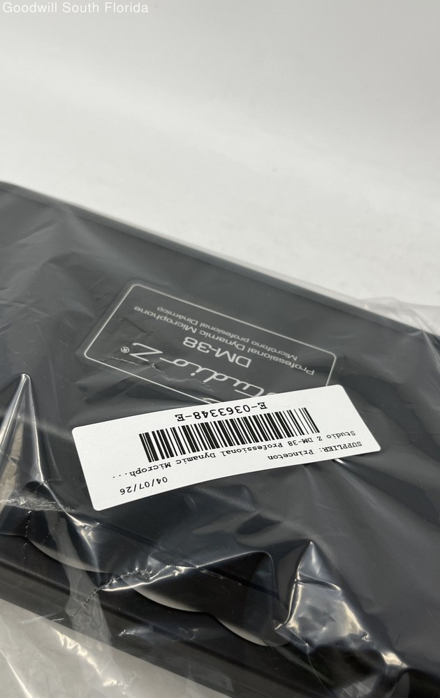Studio-Z DM-38 Black Professional Wired Dynamic Microphone In Box Not Tested