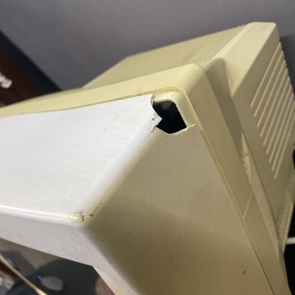 Apple Multiple Scan 15 M2943 15" Display CRT Powers On Damaged Shell Untested.