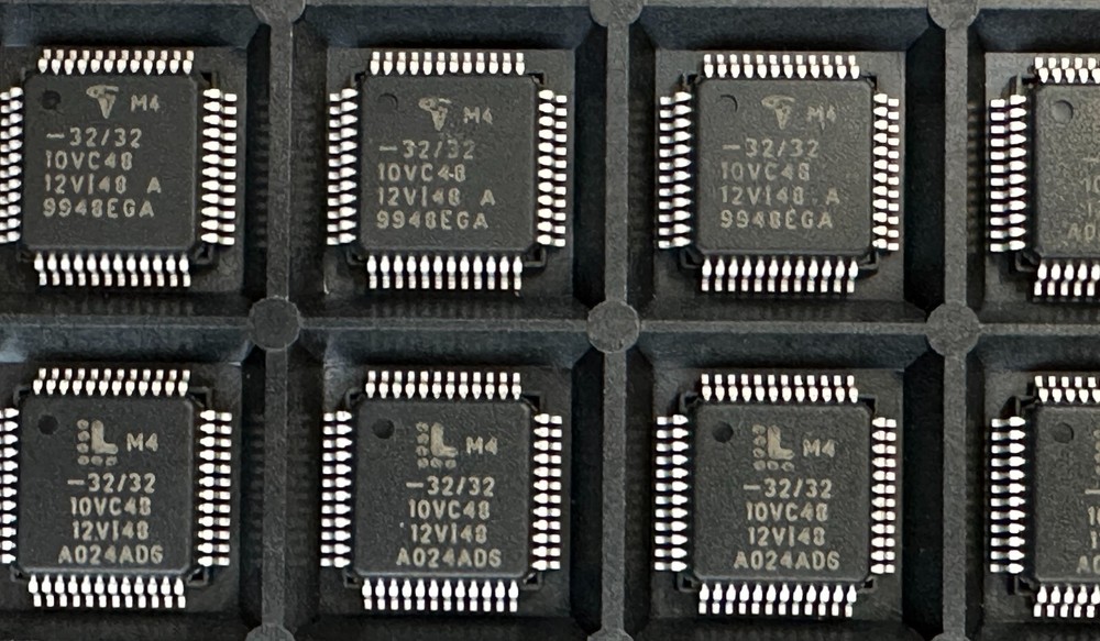 IC M4-32/32-10VC48 ***NEW 200pcs