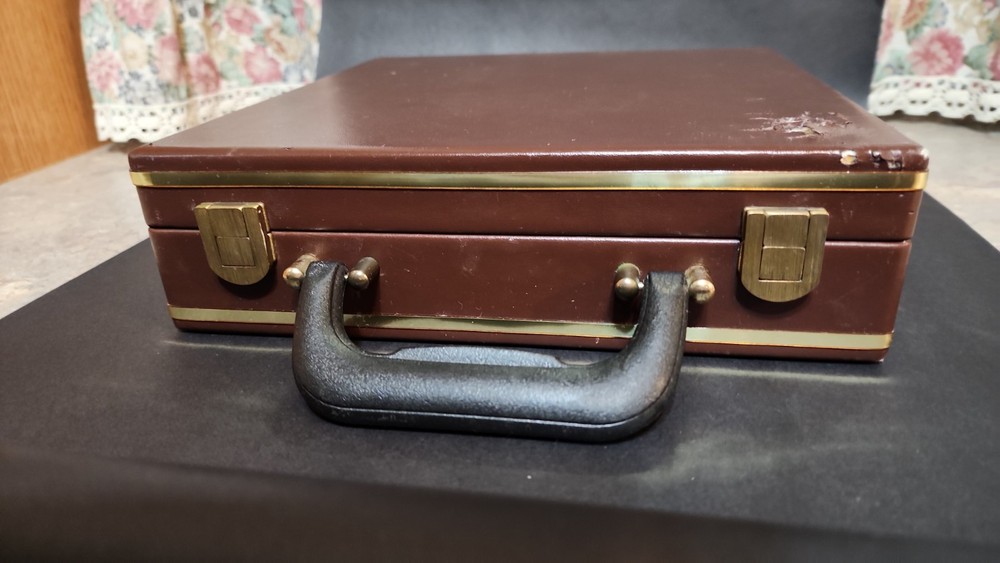 Pristine! Brunswick Centennial Pool ball set + FREE LEATHER custom brief case