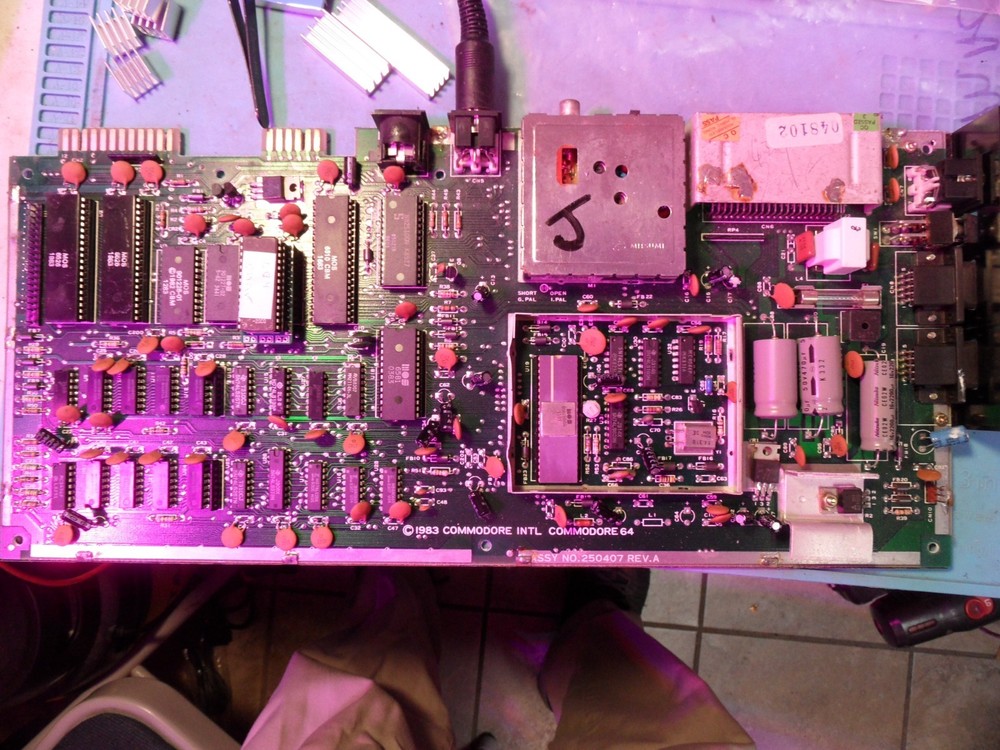 Commodore C64 Computer in Box Heat Sinks Power Supply Video cable- TESTED