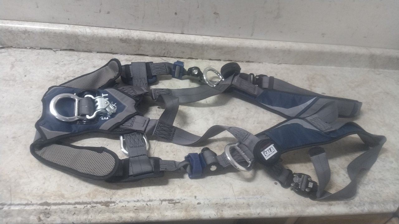 3M DBI-Sala 1140123 Size L 420 Lb Weight Cap Full Body Harness