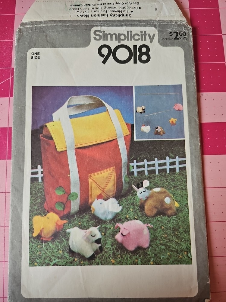 Simplicity Pattern 9018 Playtime Barnyard Animals Carrying Case UNCUT