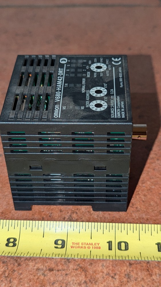 (1) Omron V680-HAM42-DRT ID Controller 24VDC NOS