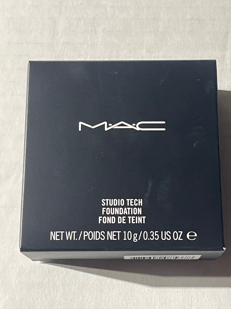 MAC Studio Tech Foundation Compact 10 g/.35 oz (Select Color)