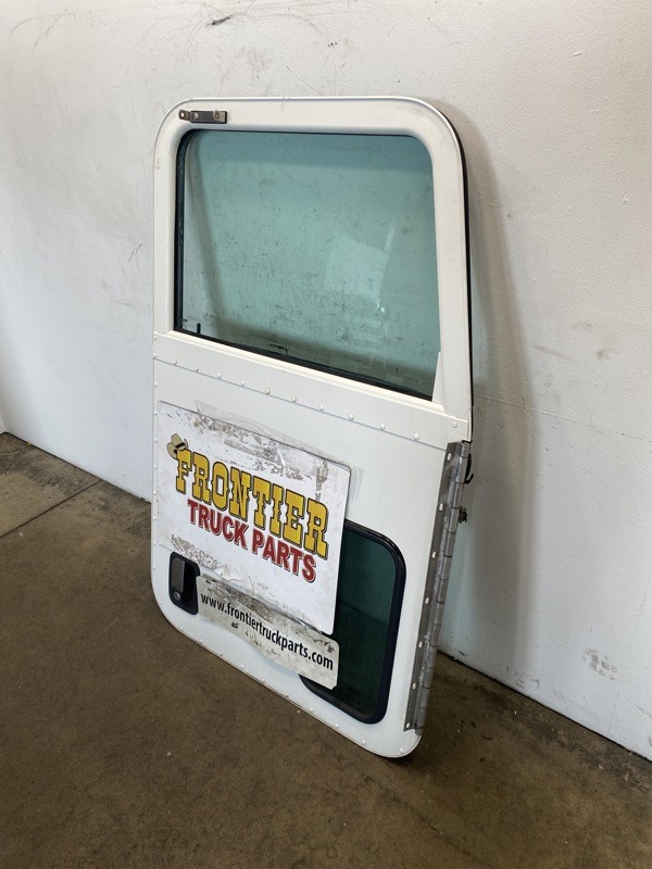2009 Peterbilt 335 Door (606-13973)