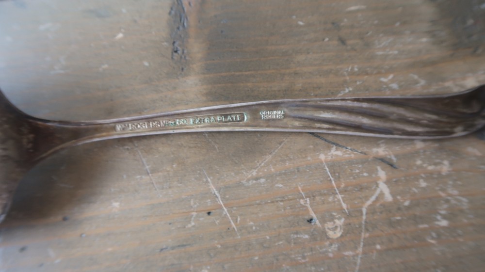 Vintage Silverplate Rogers 1958 MODERN SCROLL Solid Pie Server 9.5 inches