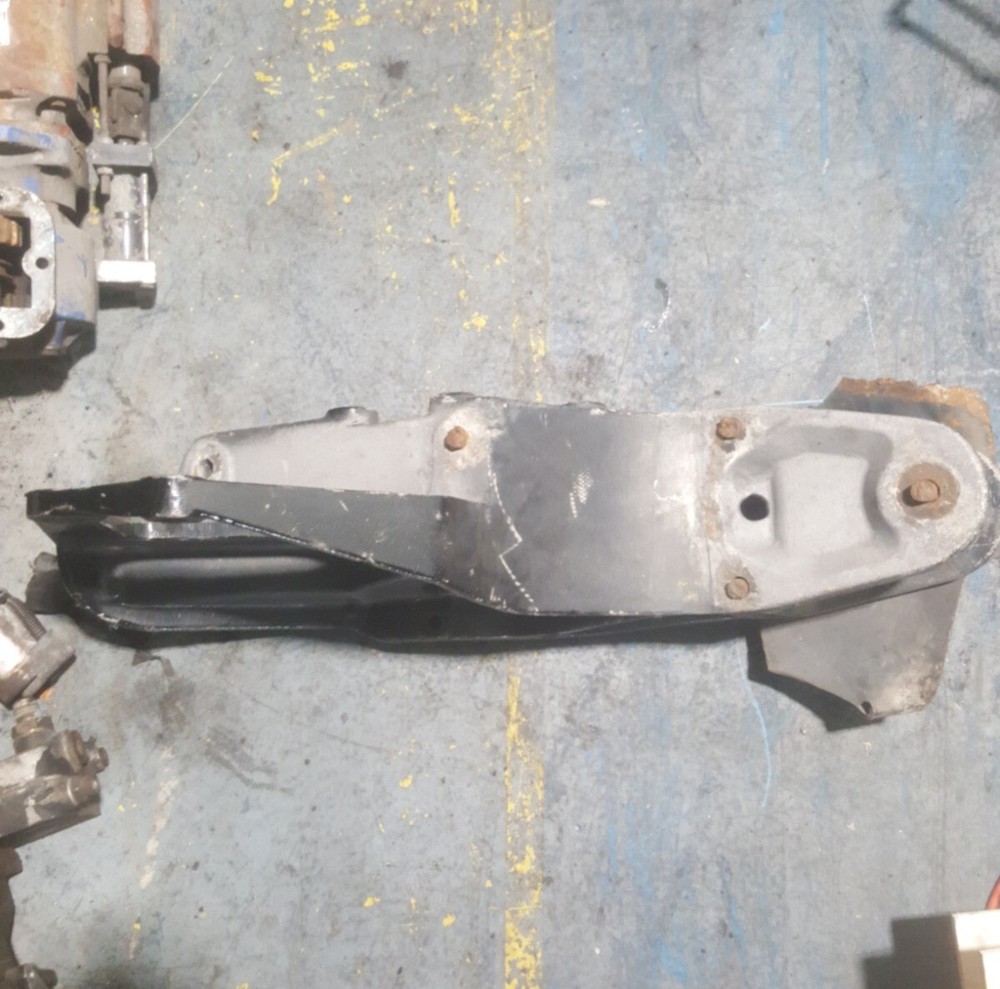 PETERBILT 387 SPRING HANGER 02-04020R