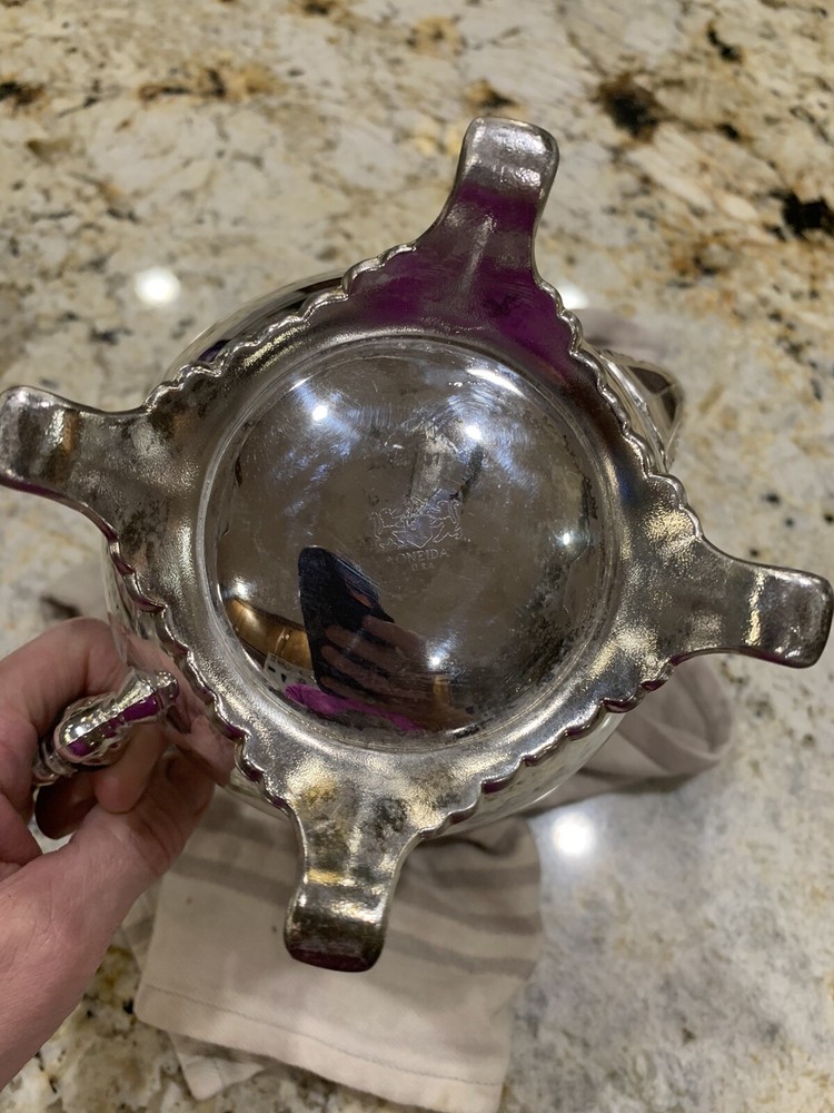 Oneida Silver Plate Coffee/Tea Pot 9 1/2”