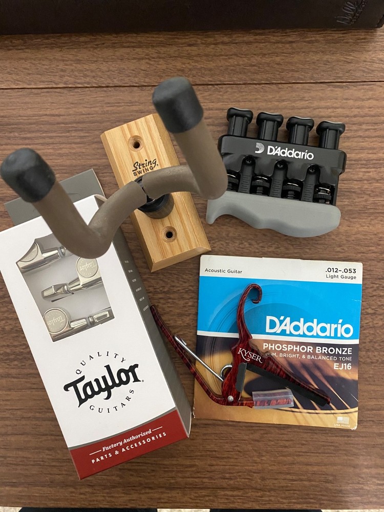 Acoustic Guitar Bundle Taylor, String Swing, D’addario, Kyser