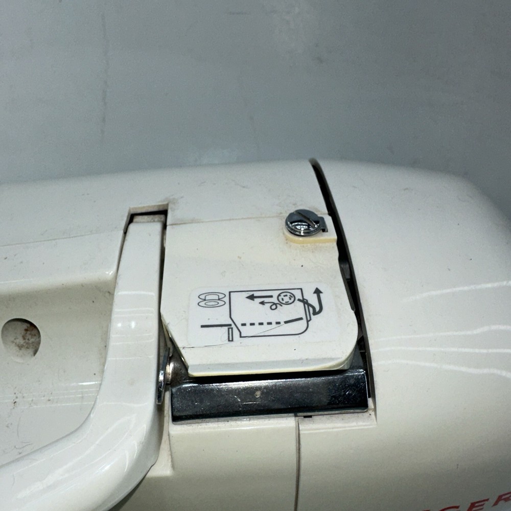Singer 8763 Curvy Electronic Sewing Machine Read Description