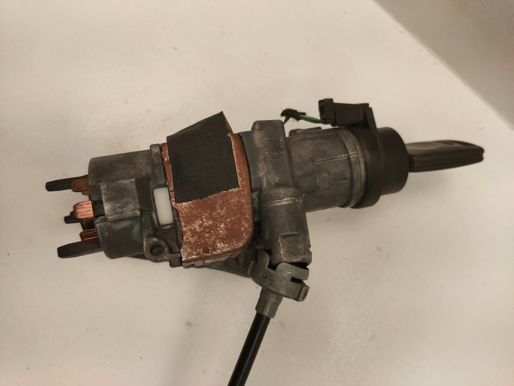 04 AUDI A4 Ignition W/Key 4B0905851F