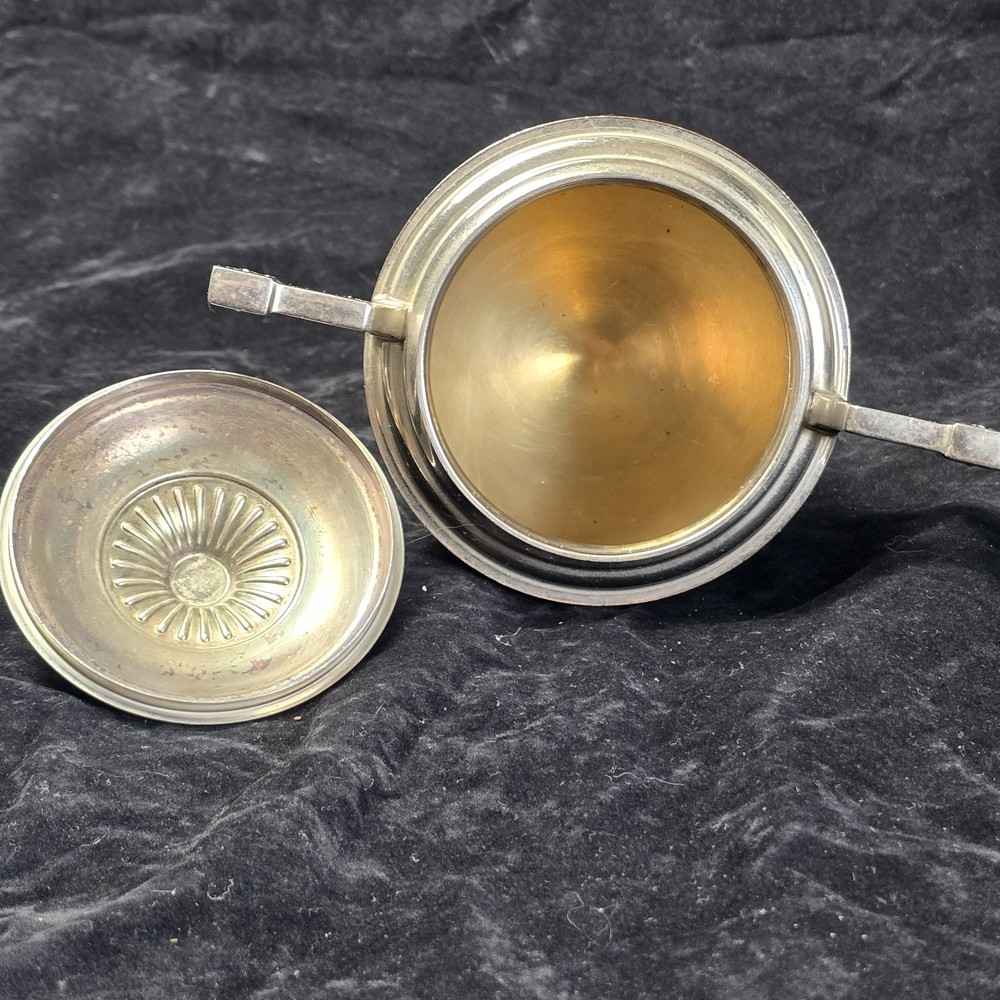 BEAUTIFUL Silverplated Universal SPNS 8800 Sugar Bowl Silver With Lid
