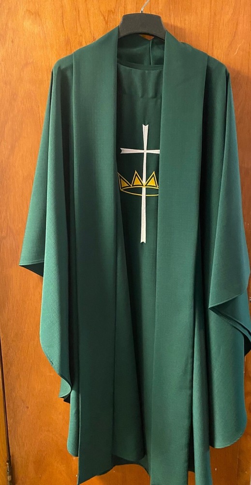 GREEN CHASUBLE WITH CROSS AND CROWN + STOLE
