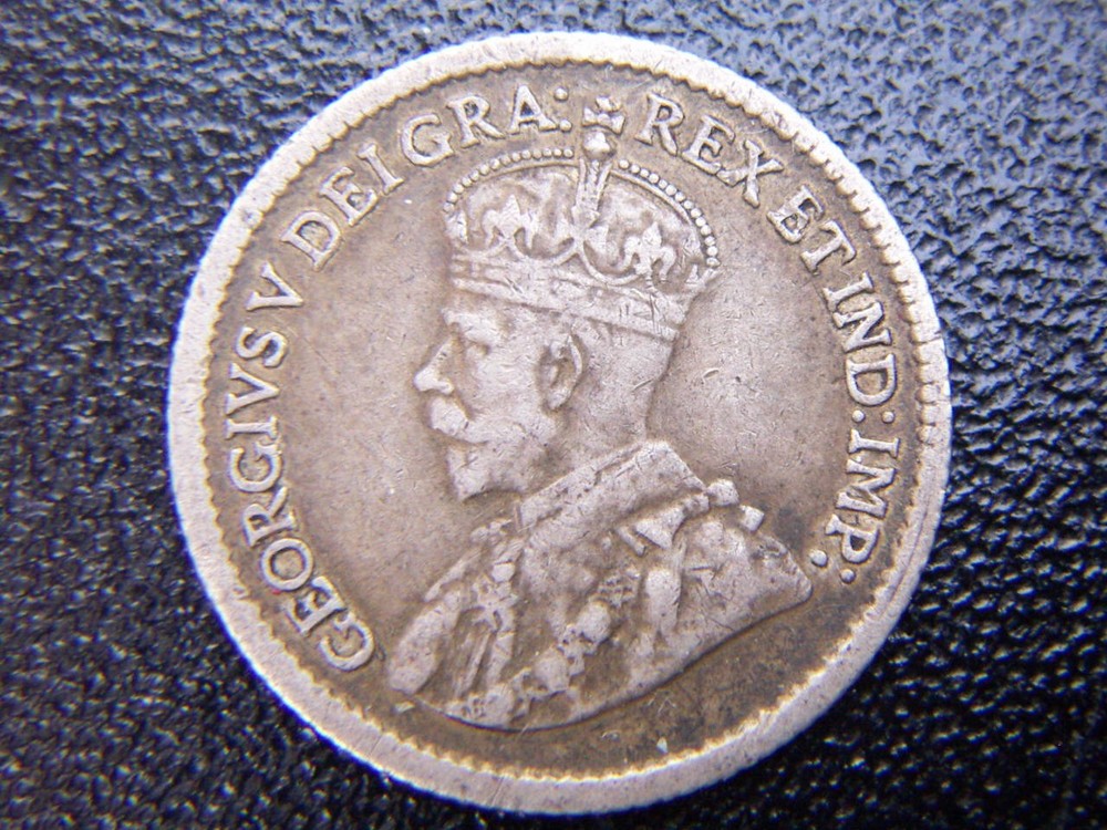 1915 CANADA 5 CENT SCARCE SILVER COIN
