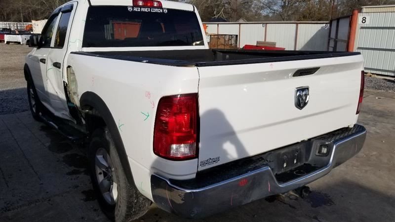 18 DODGE RAM 1500 HIGH MOUNTED STOP LIGHT INCANDESCENT