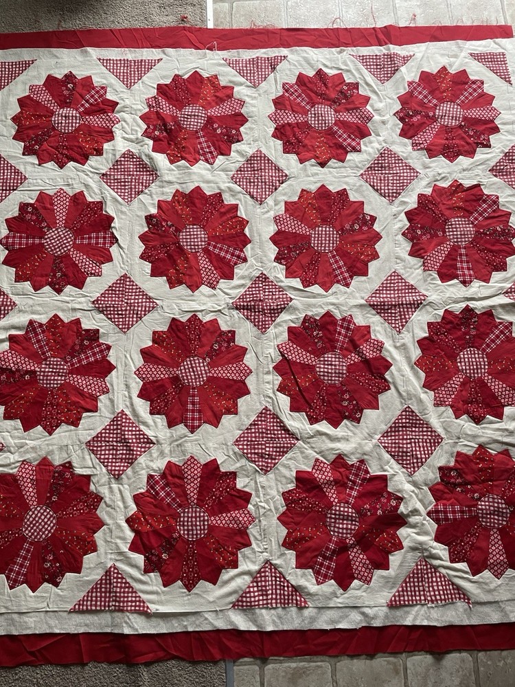 Unfinished Quilt Red Dresden Fan Pattern designed by Nancy Zieman (Needs Edging)