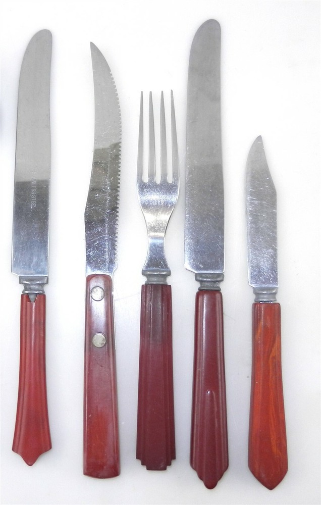 Bakelite Red Handle Flatware Fork + 4 Knives-Table & Steak, Marbled, Solid T24A