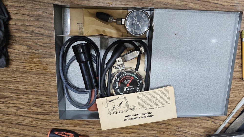 Vintage Gauges - Engine Vacuum Fuel Pump & Compression Tester case