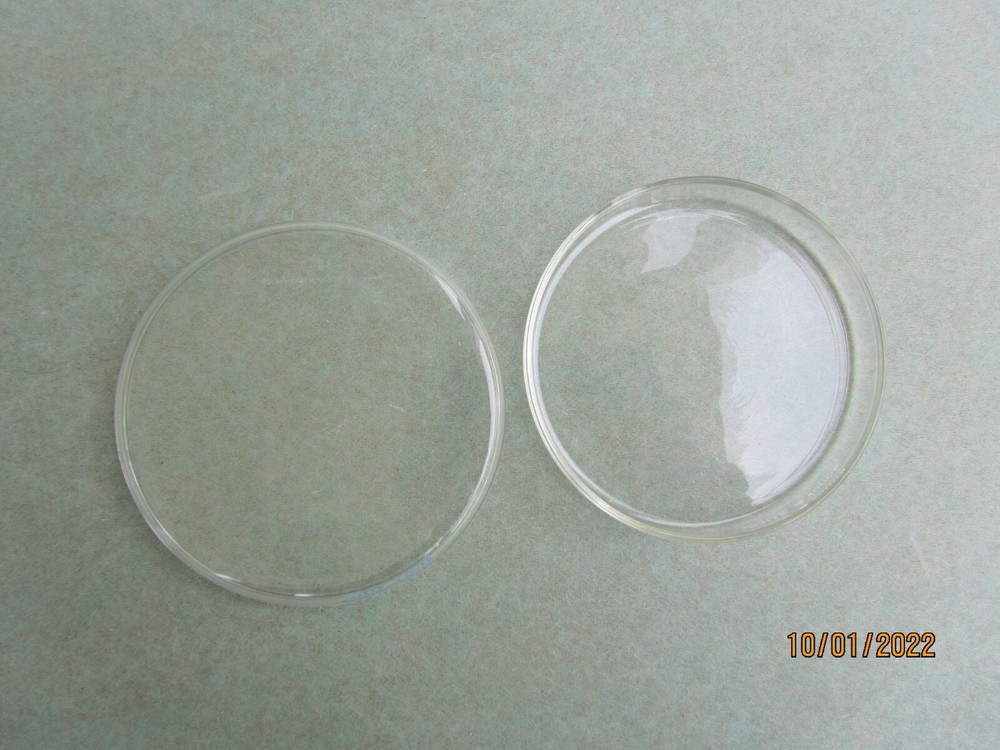 3 1/2" Dia Peri Dish w/Lid Made by Pyrex Germany