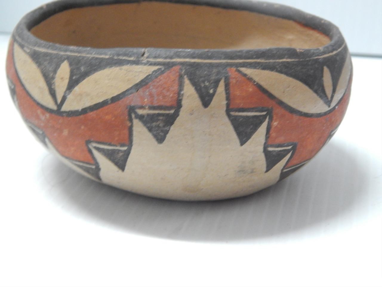 ANTIQUE SANTO DOMINGO PUEBLO INDIAN POTTERY POLYCHROME POT XTRA NICE PATINA