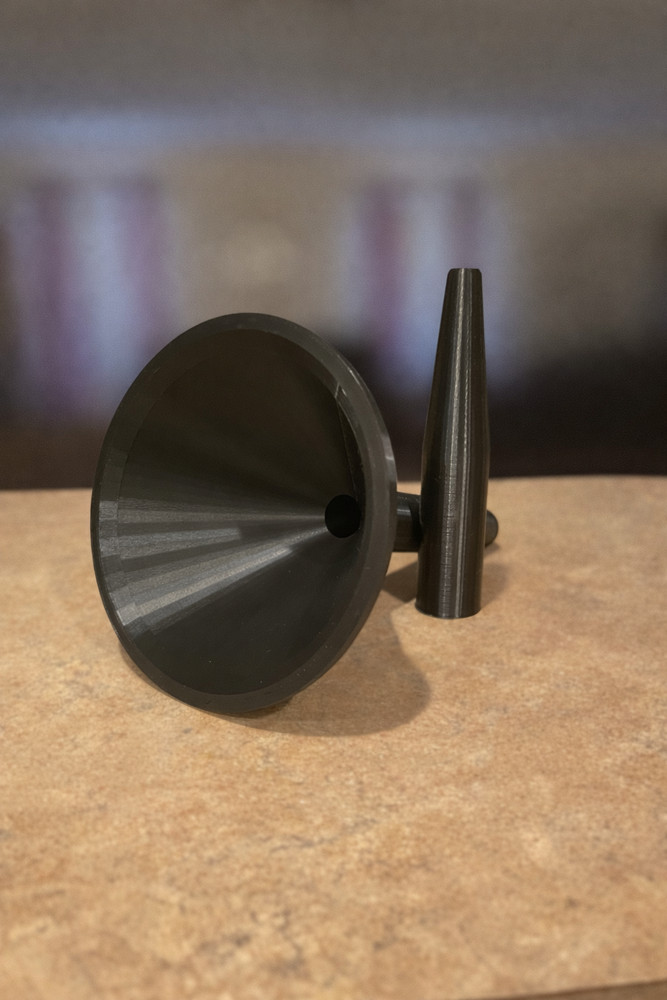 3D Printed Modular Funnel (Screw on funnel nozzles tips)
