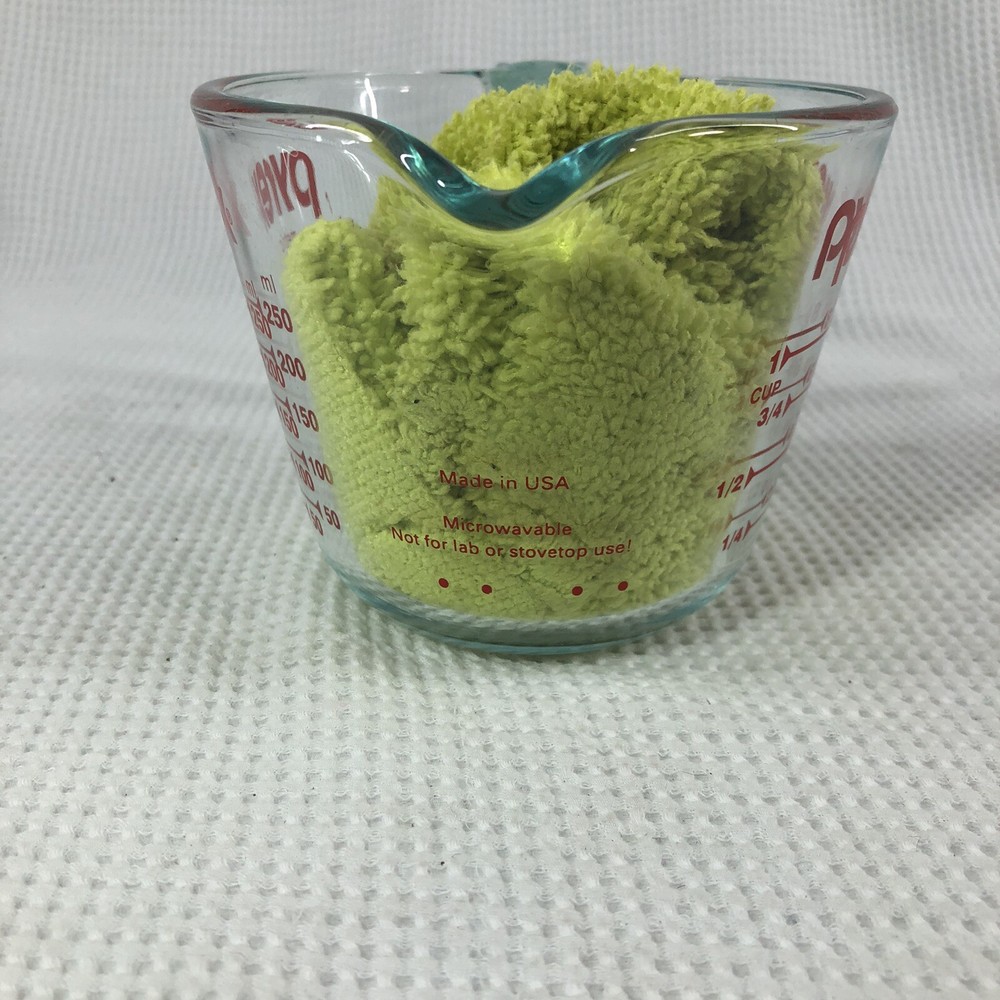Pyrex Measuring Cup 1 Cup, 250ml, No Chips Or Cracks Great Condition