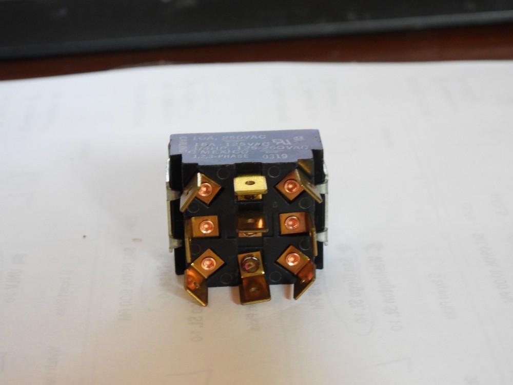 Switch - Toggle 3P3T Momentary Carling Technologies Part Number: 827060