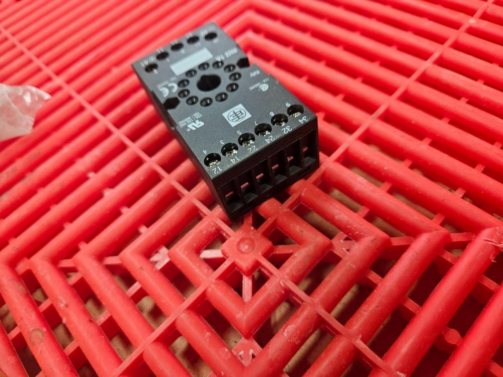 Telemecanique RUZ 1A Relay Socket DIN Rail Mount