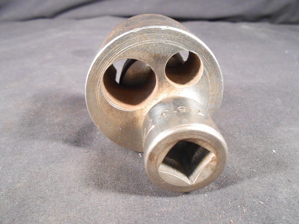 TRW 71513 1/2" Drive 1/2" and 3/4" Stud remover