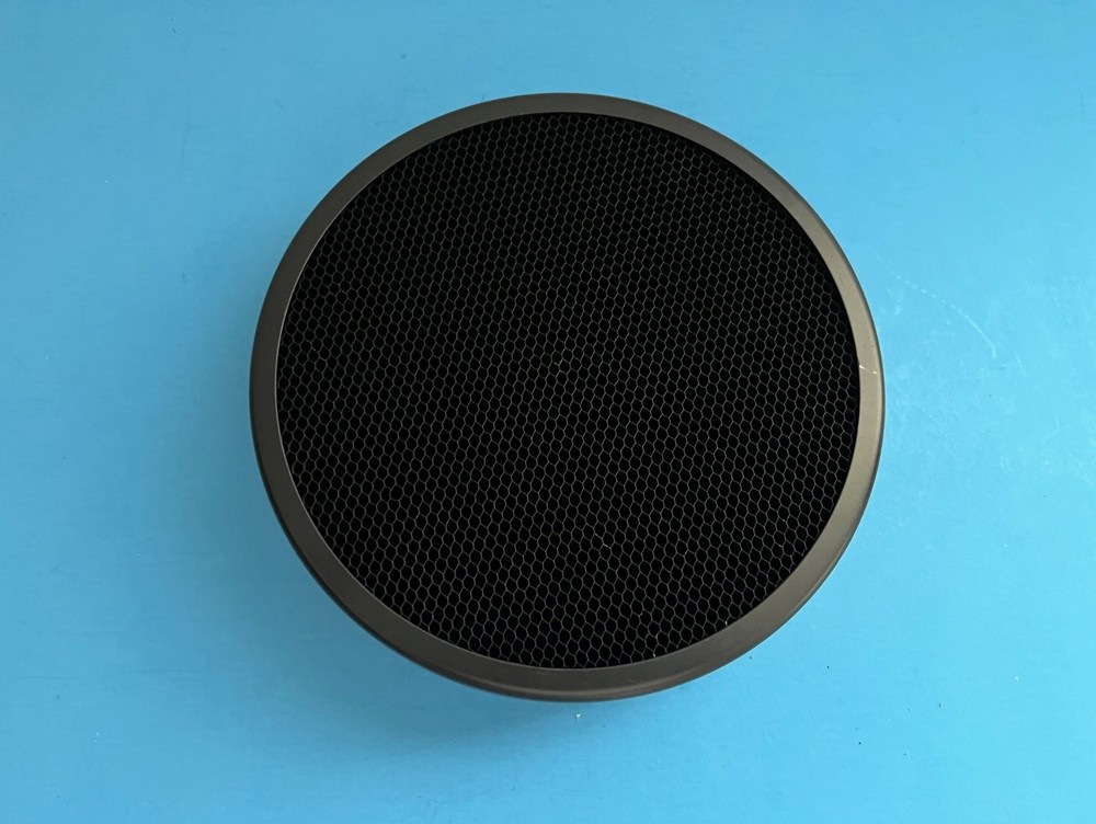 Honeycomb Grid Attachment for 7" Reflectors