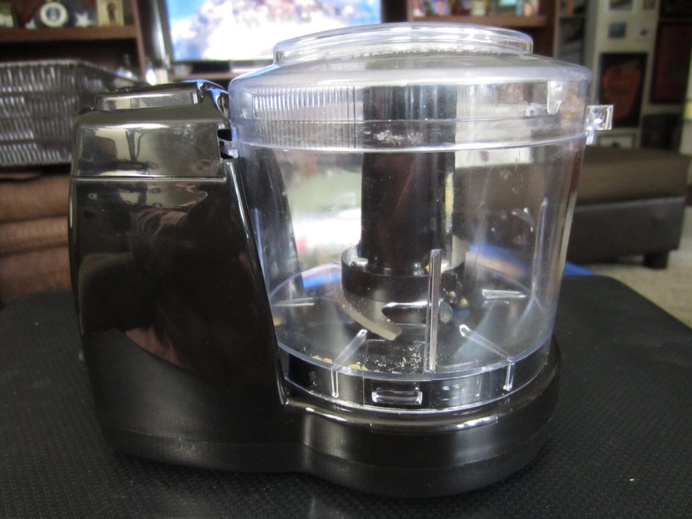 Toastmaster 1.5-Cup Mini Chopper Food Processor Chopper TM-61MC