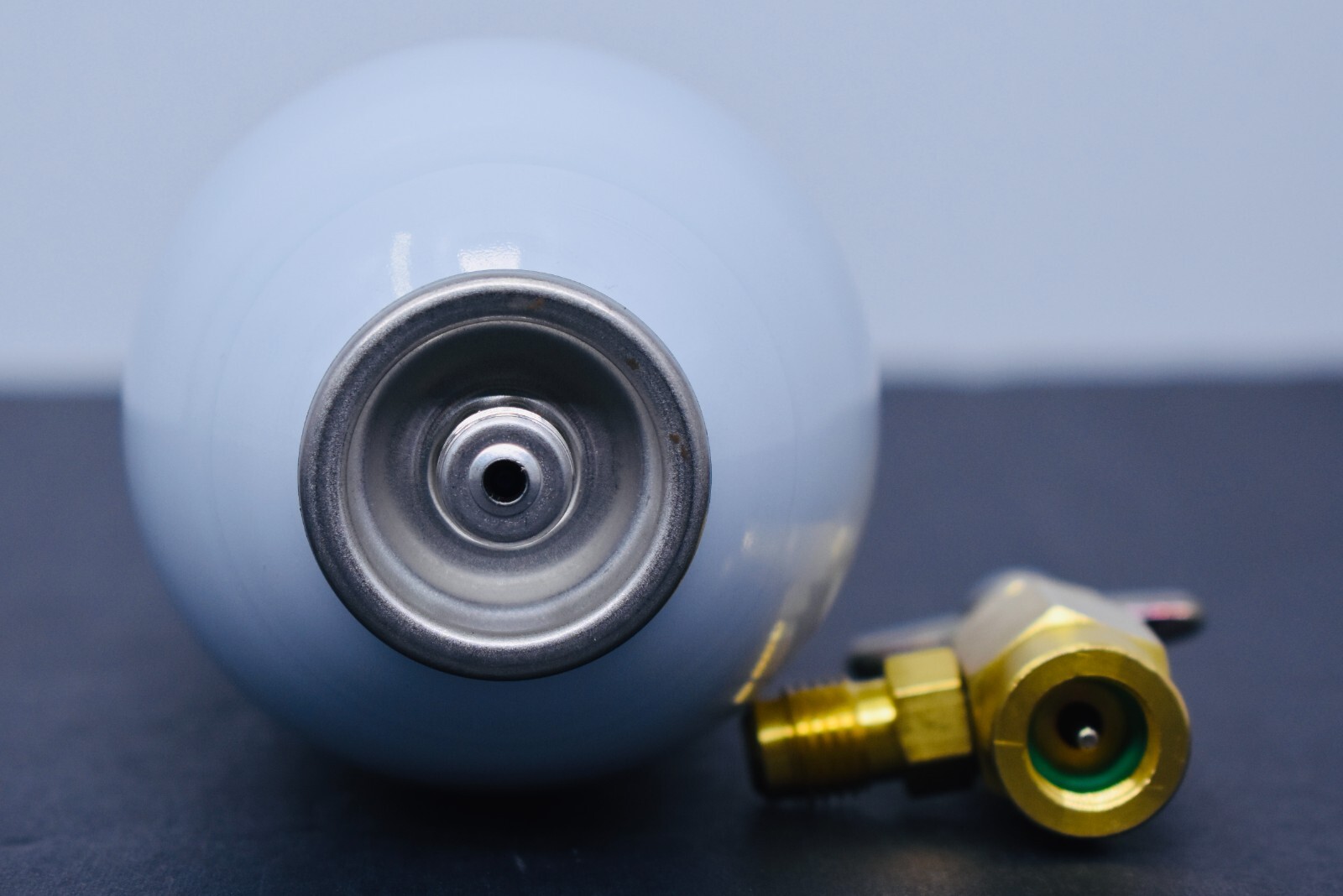 R-600a Refrigerant with 7/16" Self Sealing K28 6 oz,12 cans/w Top-Tap