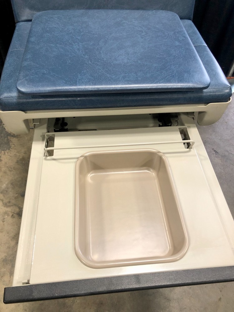 Midmark 405 Barrier Free Power Exam Table with Hand Controller