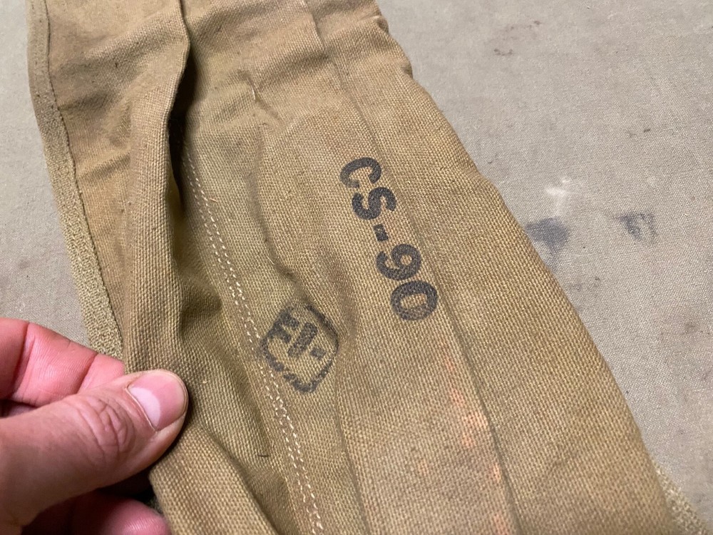 ORIGINAL WWII US ARMY SIGNAL CORP CS-90 RED, ORANGE GREEN FLAG CARRY CASE